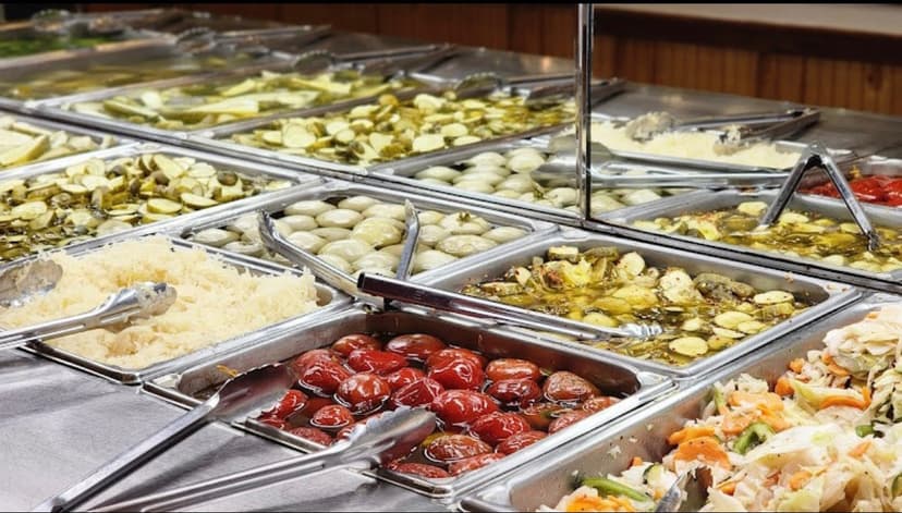 Harold's Famous Deli Interior